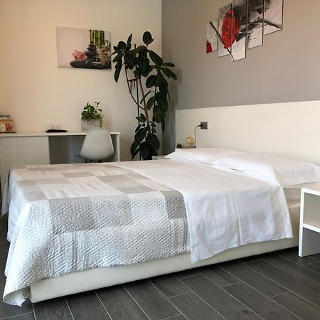 B&B Villa Del Lago Desenzano del Garda Exterior foto